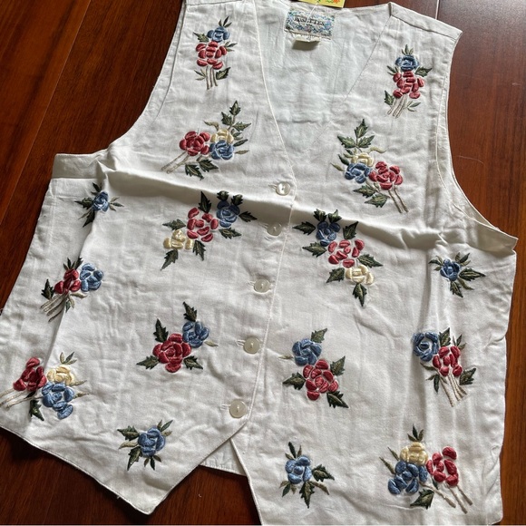 Vintage Embroidered Rosette Vest - Picture 3 of 7